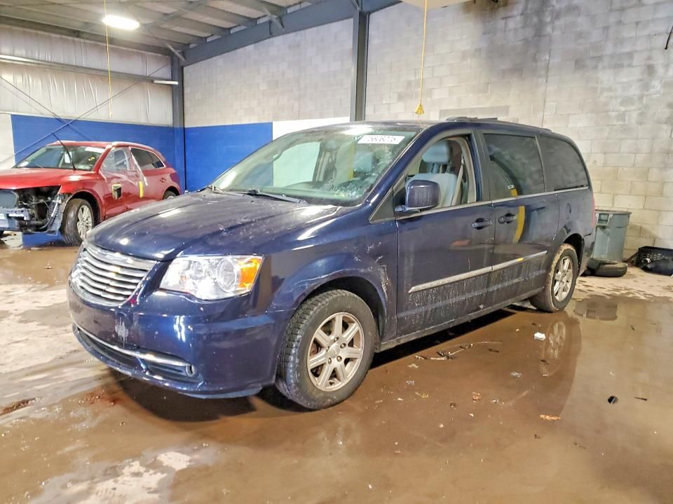2013 Chrysler Town & Country Touring