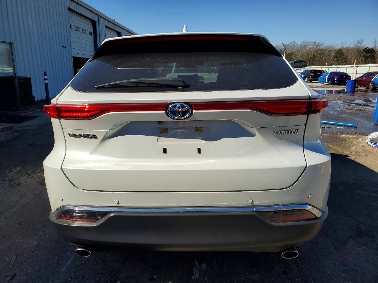 2024 Toyota Venza le