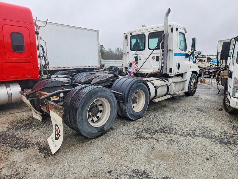 2011 Freightliner Cascadia Semi Truck
