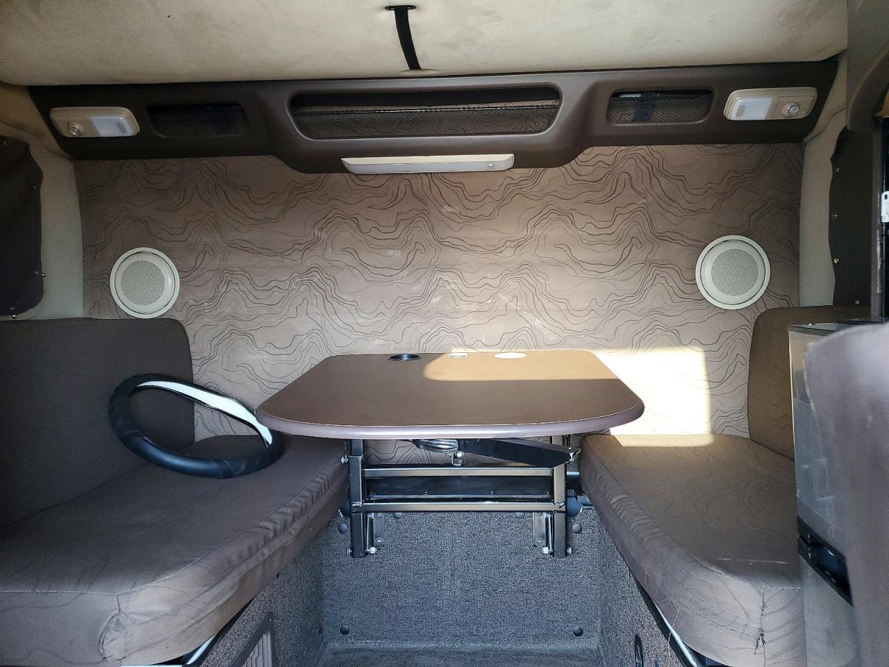 2017 Volvo VNL Semi Truck