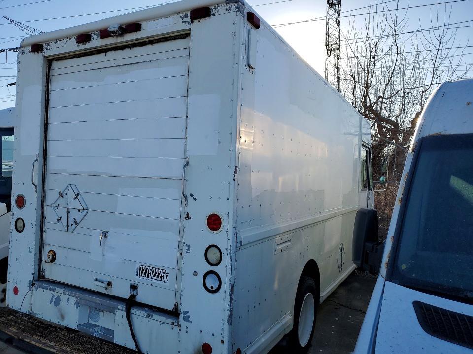 2001 Freightliner Mt45g Delivery Truck