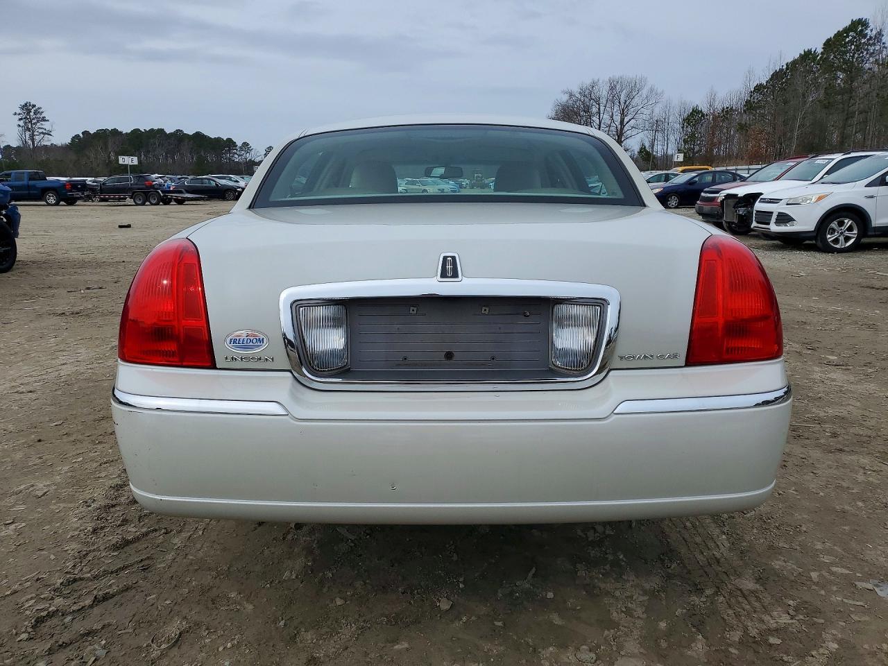 2006 Lincoln Town car Signature Limited
