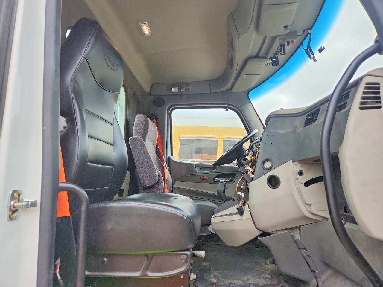2018 Peterbilt 579 Semi Truck