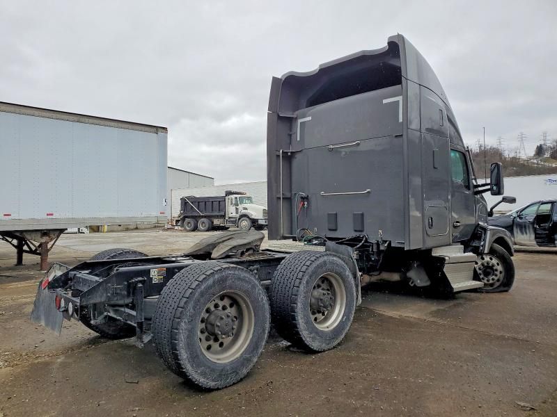 2023 Kenworth T680 Semi Truck