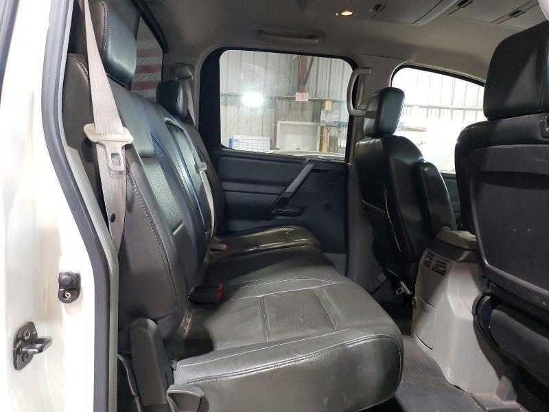 2004 Nissan Titan XE