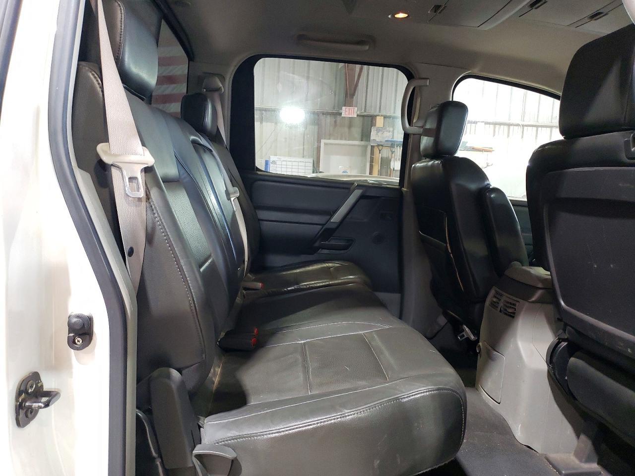 2004 Nissan Titan XE