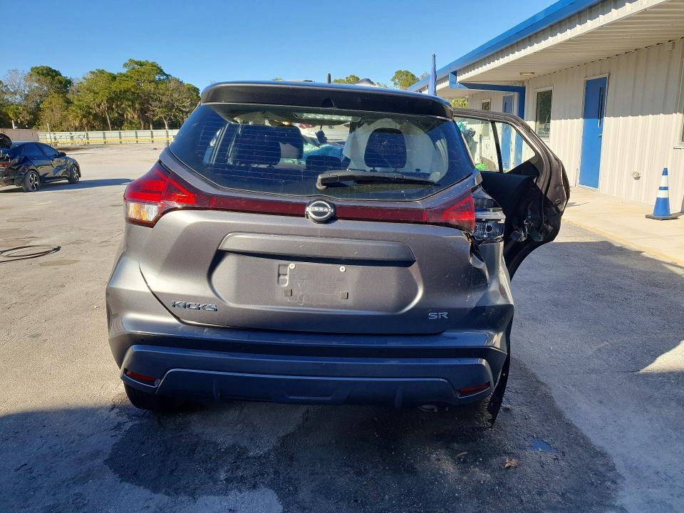 2024 Nissan Kicks sr