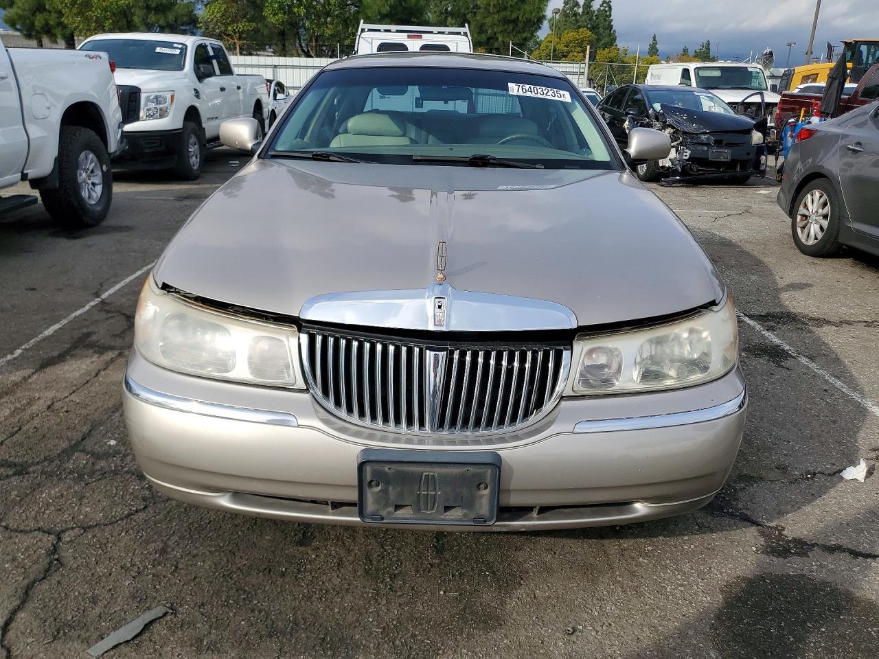 2000 Lincoln Town car Executive