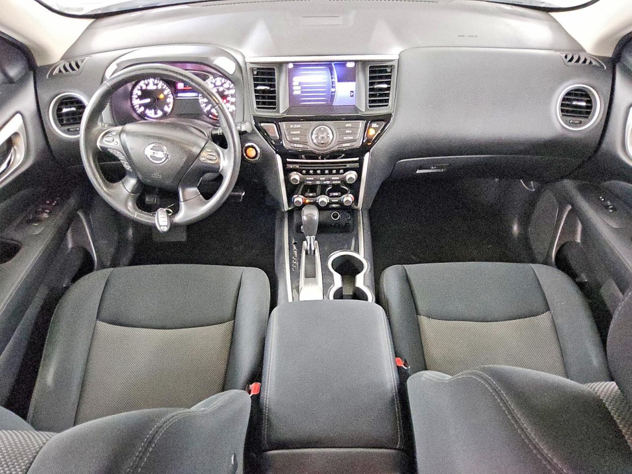 2017 Nissan Pathfinder sv