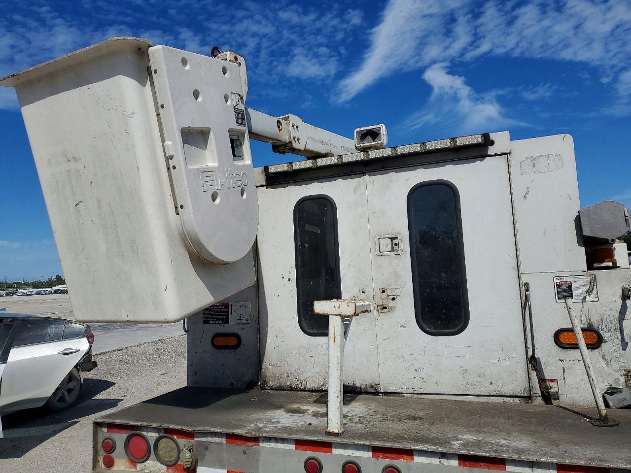 2005 Ford F550 Super Duty Bucket Truck