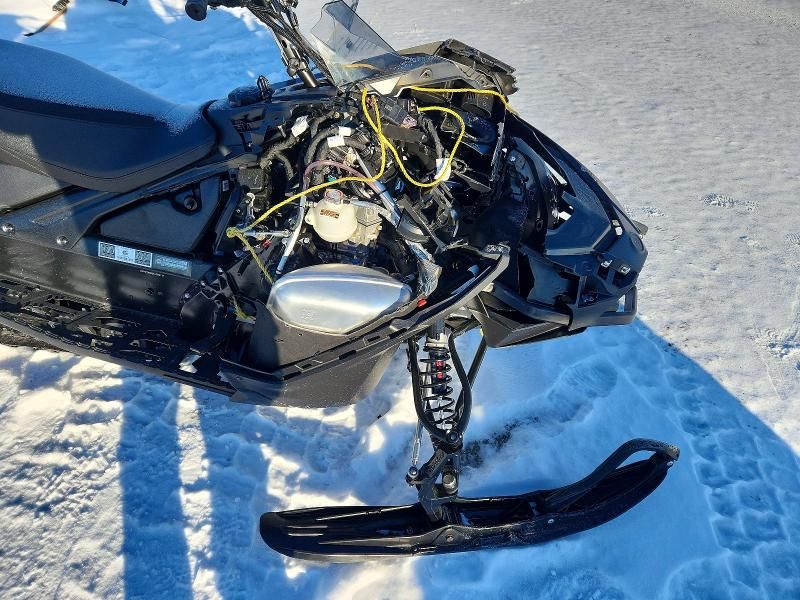 2024 Skidoo XRS Renega