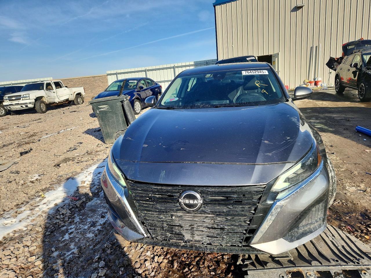 2023 Niss Altima s