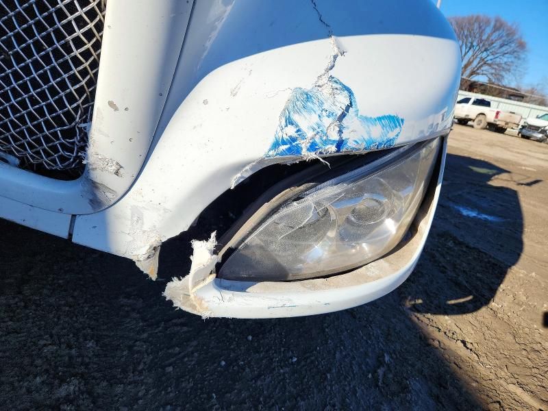 2017 Kenworth T300 Semi Truck