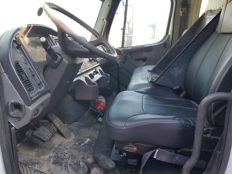 2005 Freightliner Business Class M2 BOX Truck
