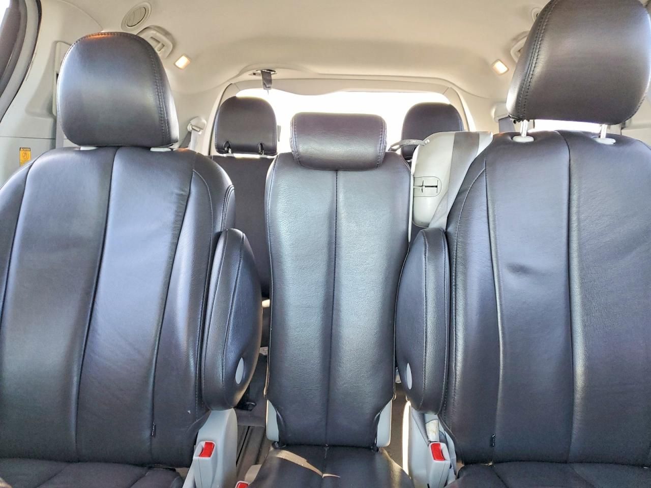 2011 Toyota Sienna le