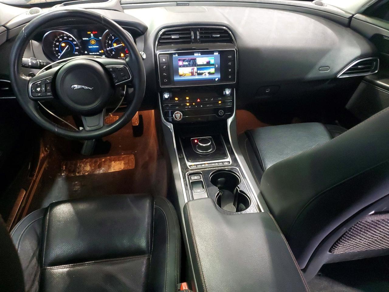 2017 Jaguar Xe Prestige