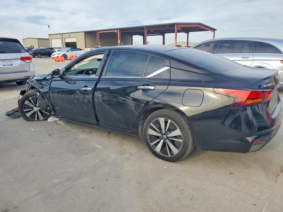 2021 Niss Altima 2.5 sv