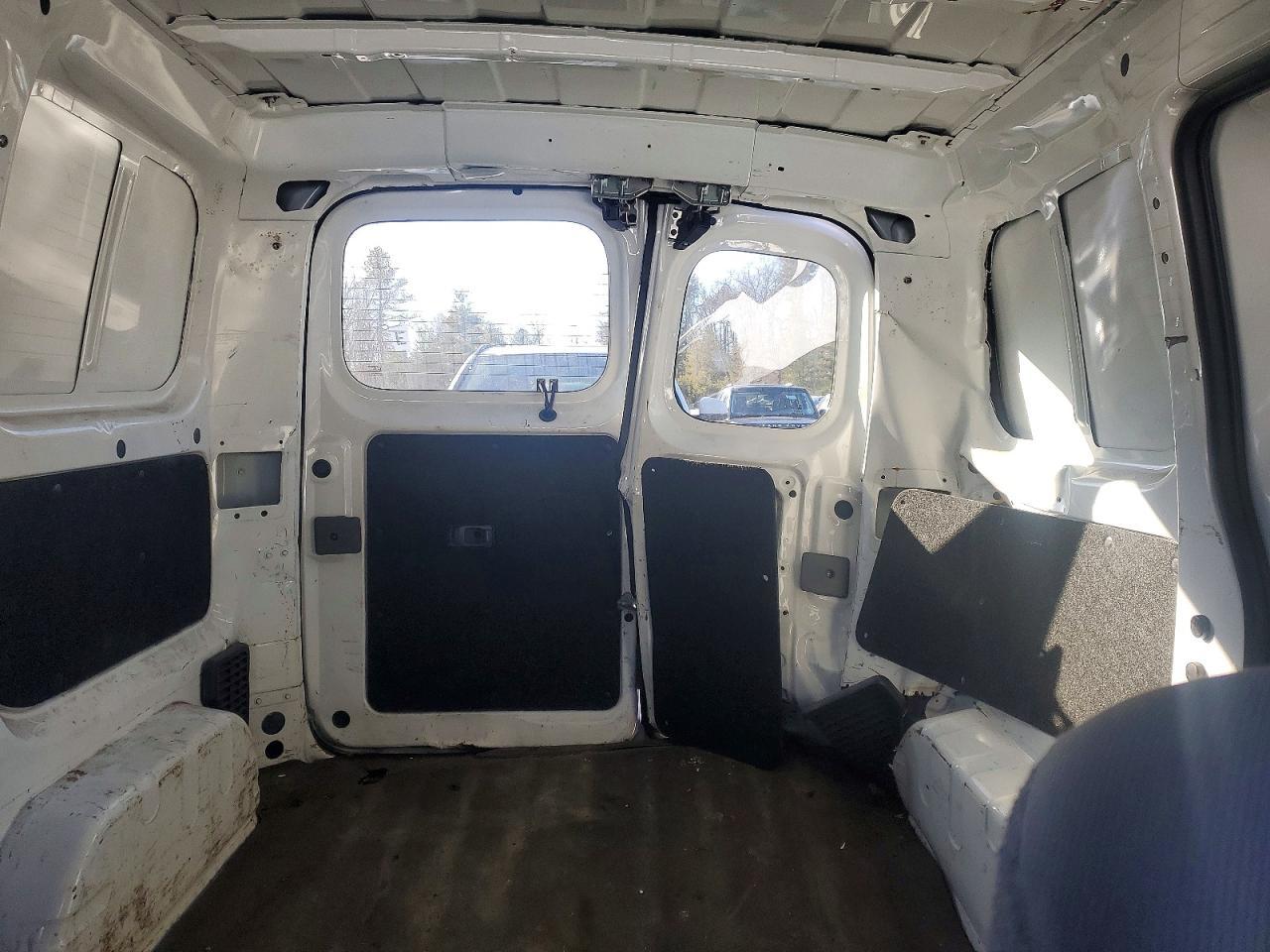 2013 Niss NV200