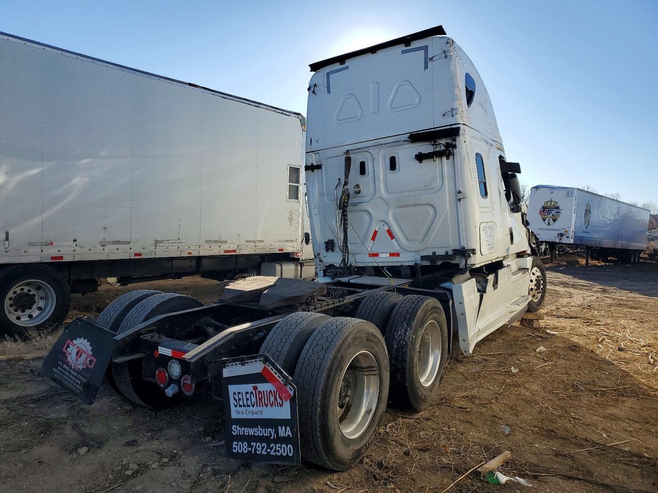 2020 Freigliner 2020 Freightliner Cascadia 126 Semi Truck