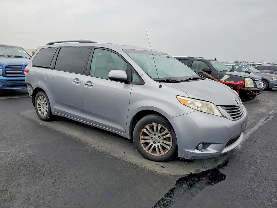 2012 Toyota Sienna xle