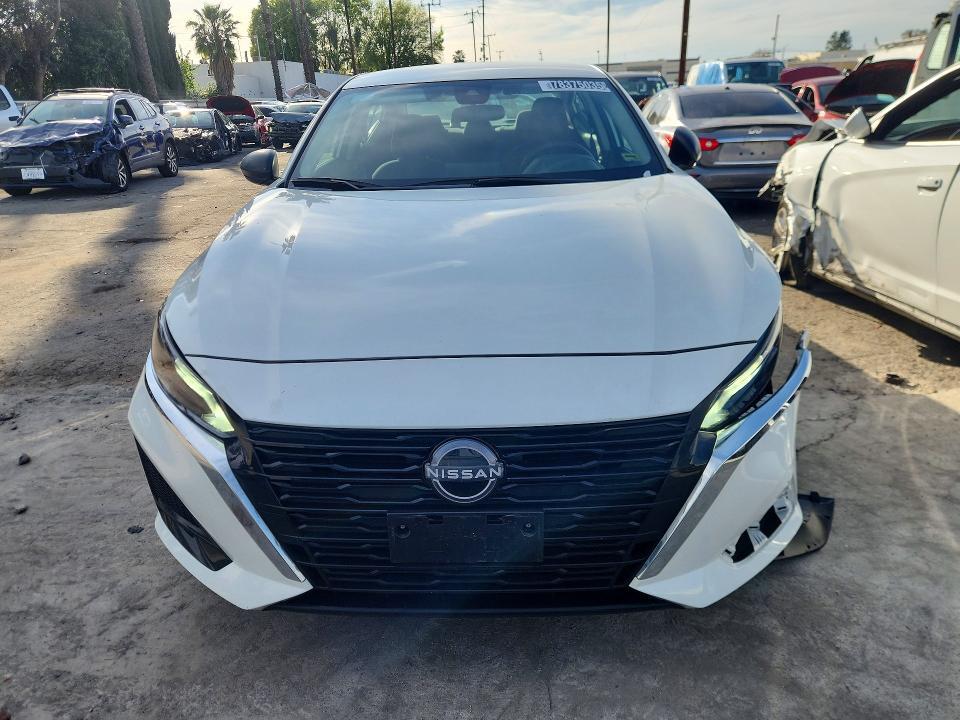 2025 Nissan Altima 2.5 sv