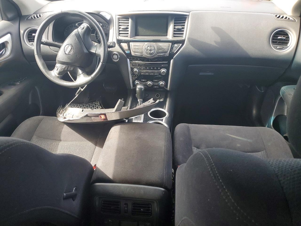 2016 Niss Pathfinder sv