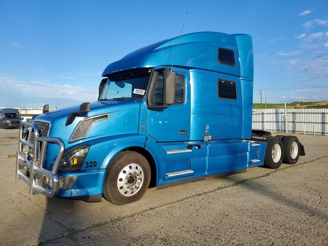 2015 Volvo VNL Semi Truck