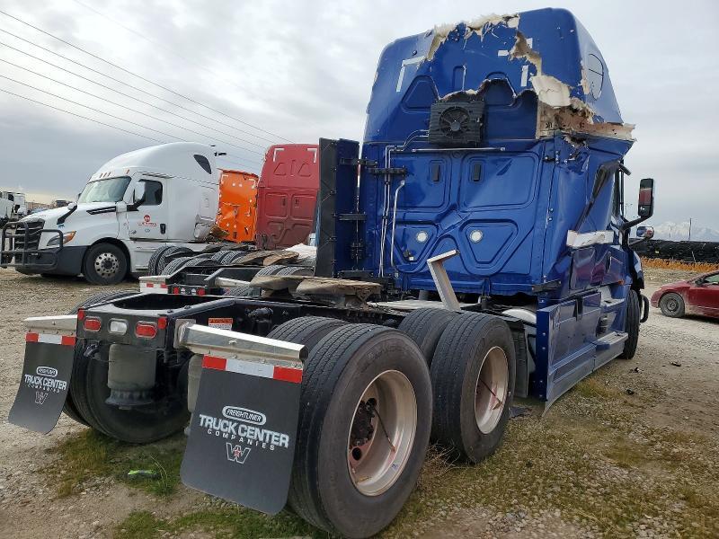 2025 Freightliner Cascadia 126 Semi Truck