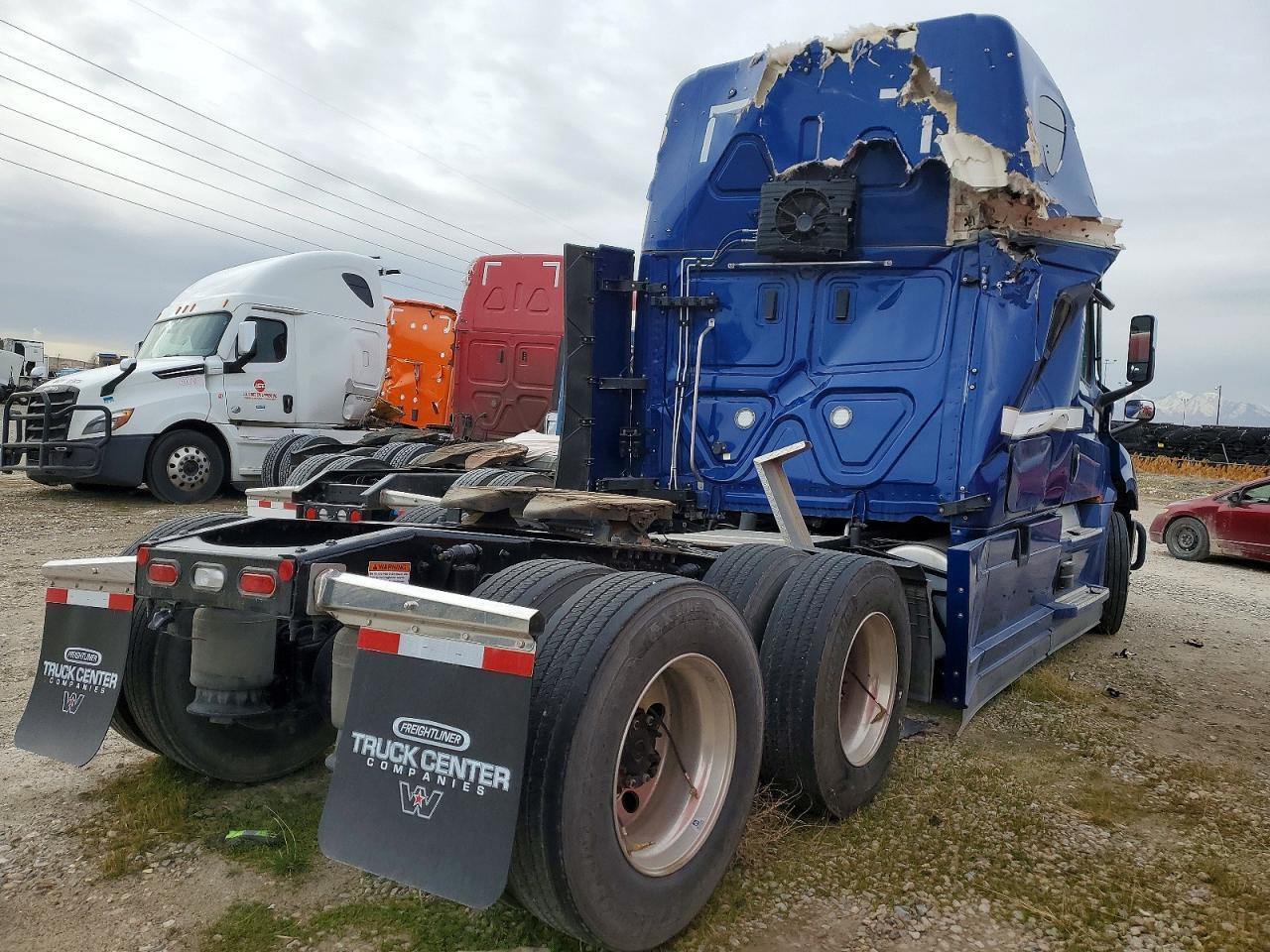 2025 Freightliner Cascadia 126 Semi Truck