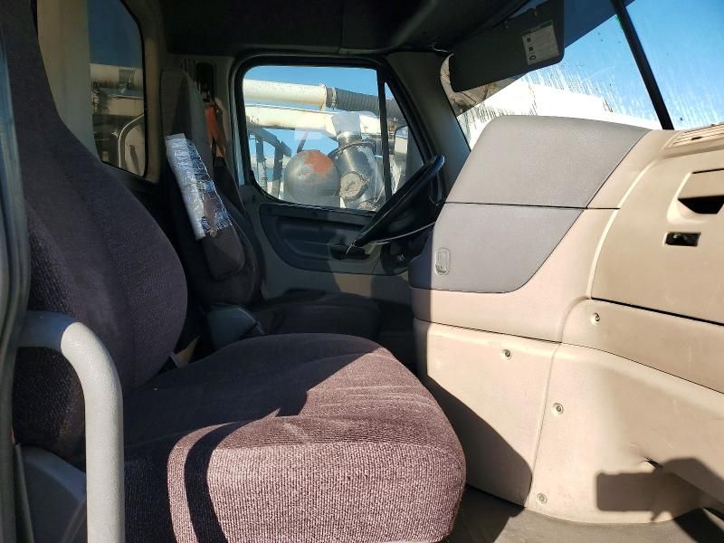 2016 Freightliner Cascadia 125 Semi Truck