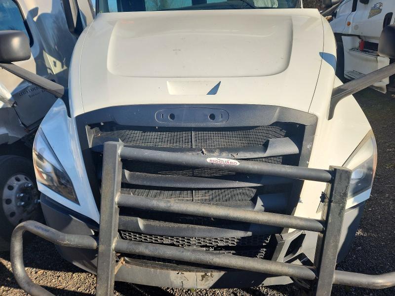 2020 Freightliner Cascadia 126 Semi Truck