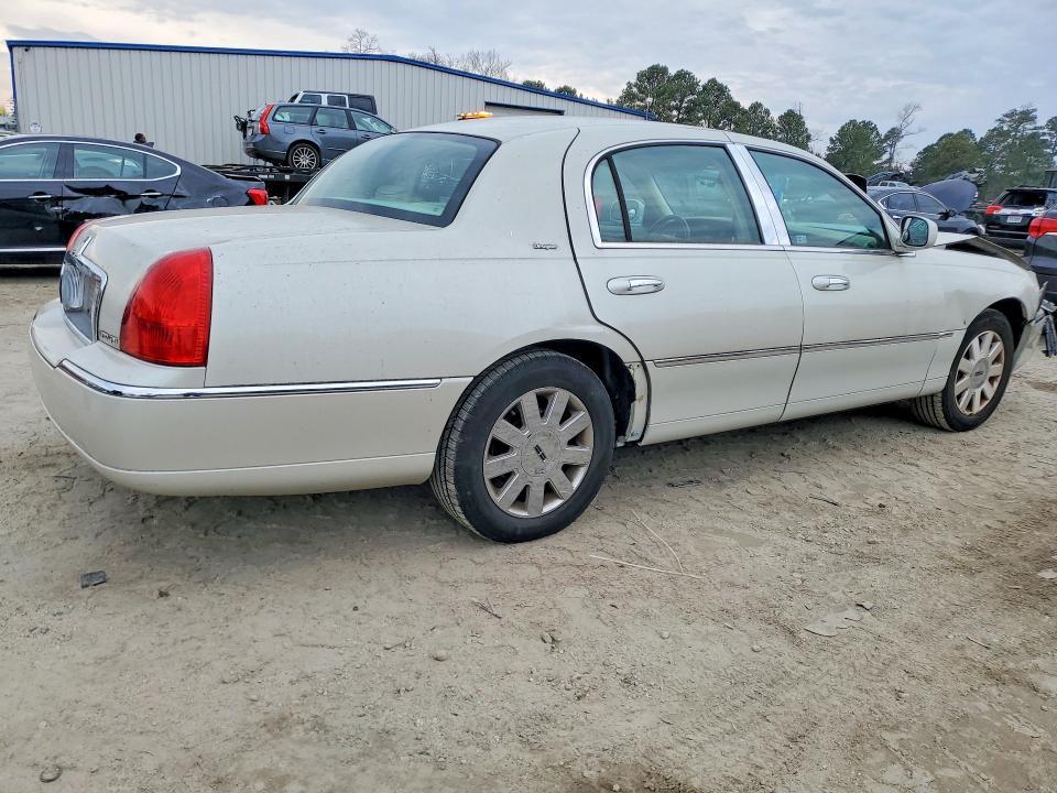 2007 Lincoln Town car Designer