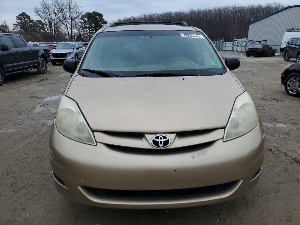 2006 Toyota Sienna le 8 Passenger
