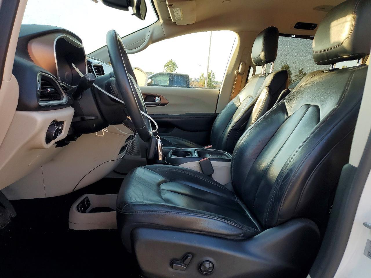 2017 Chrysler Pacifica Touring l