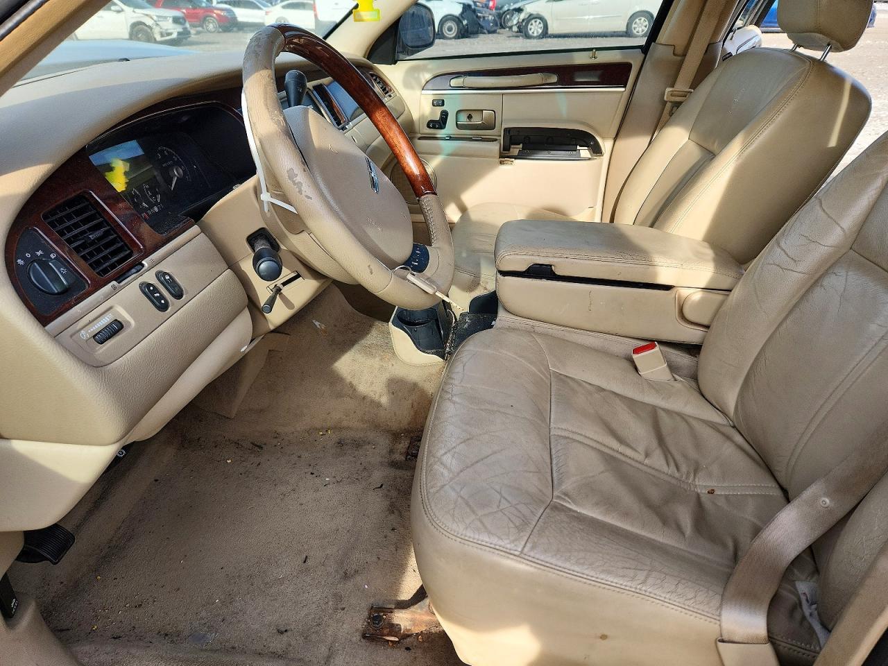 2006 Lincoln Town car Signature Limited