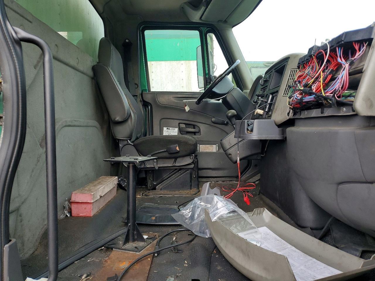 2009 International 4300 BOX Truck