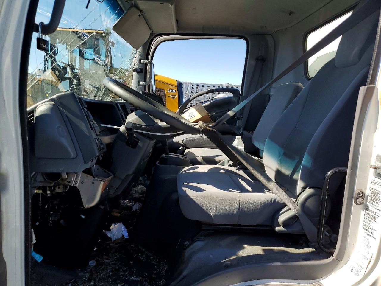 2021 Isuzu NRR BOX Truck