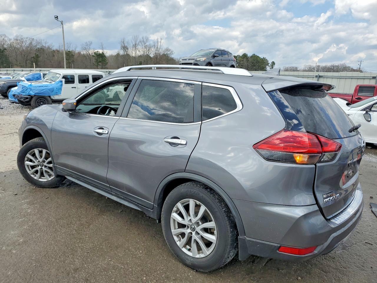 2017 Nissan Rogue sv