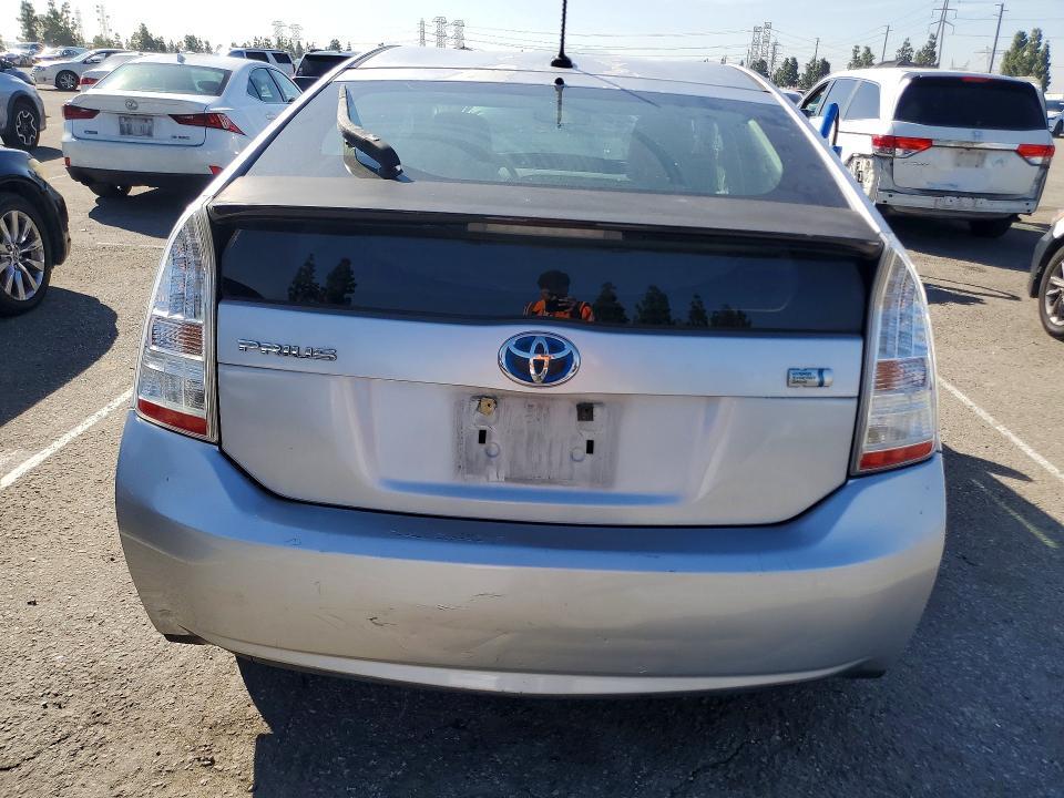 2010 Toyota Prius iii
