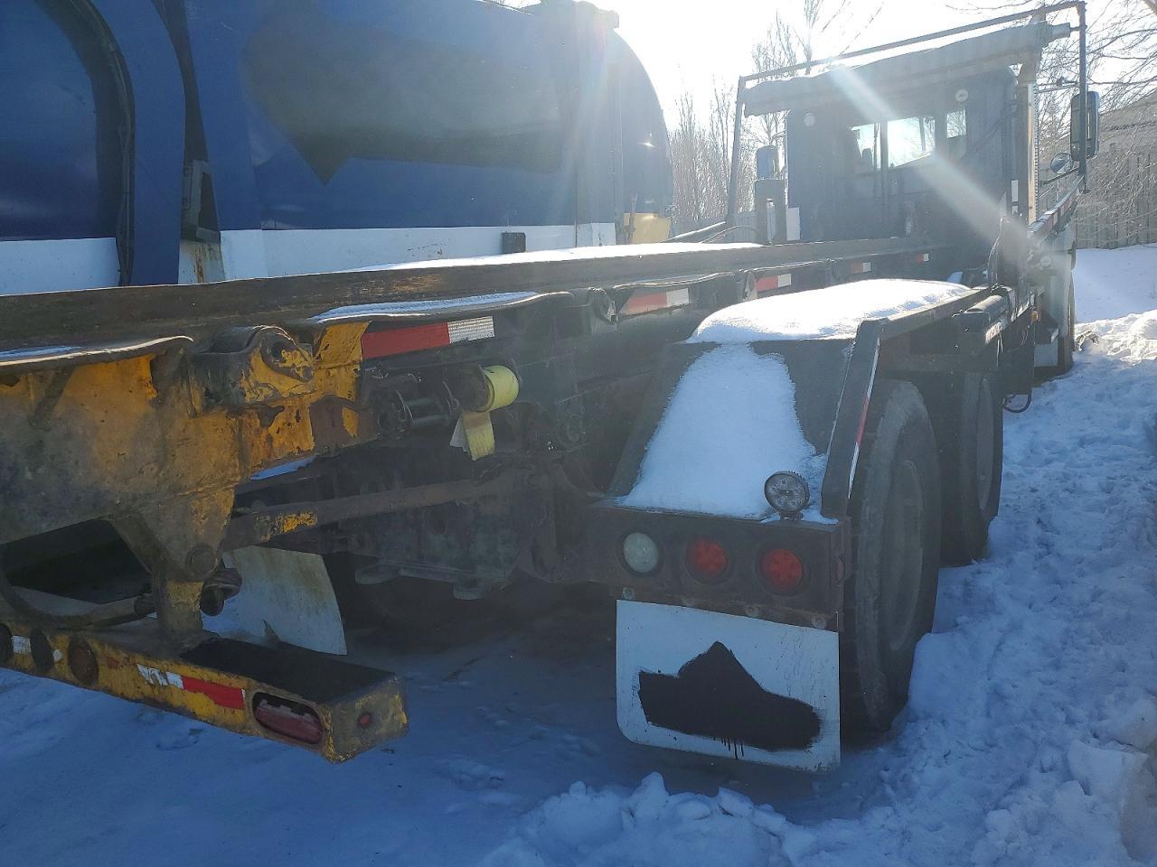 2012 Mack 800 GU800
