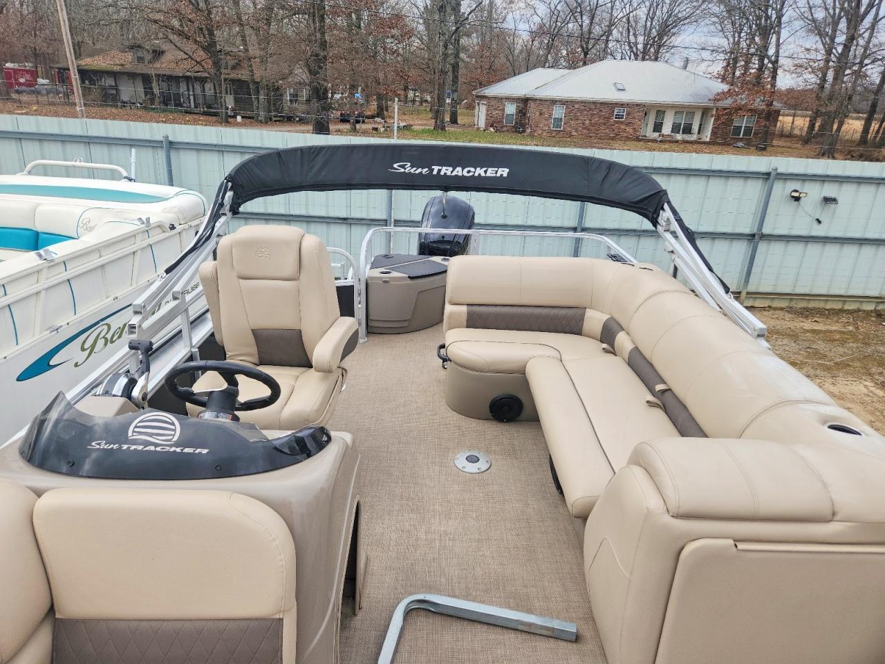 2021 Sun Tracker Boat-Pontoon Boat