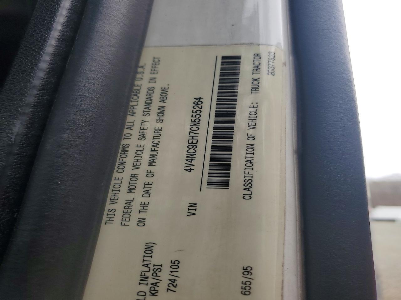 2012 Volvo VNL Semi Truck