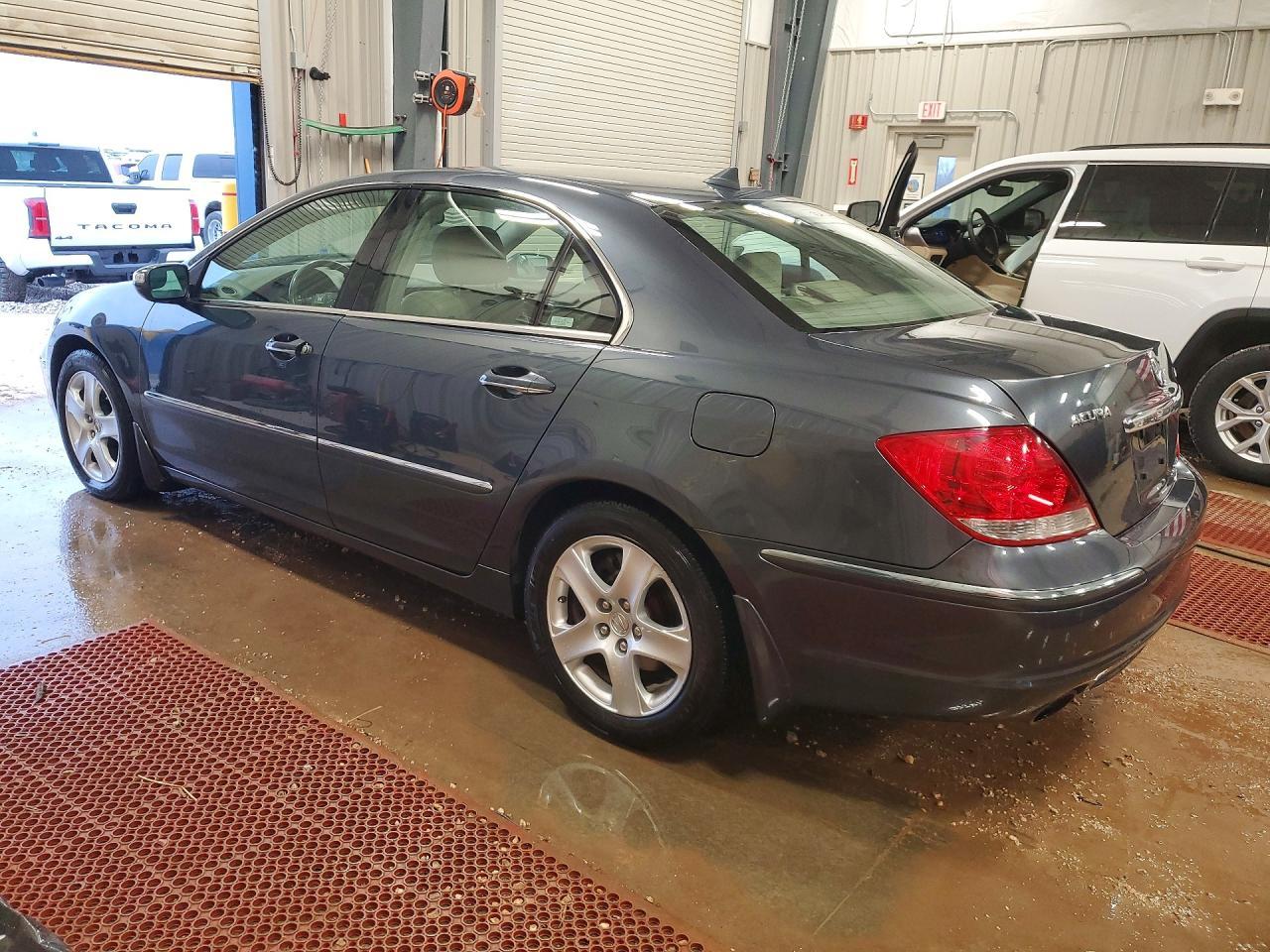 2005 Acura RL