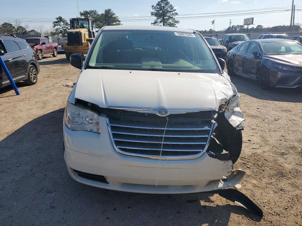 2010 Chrysler Town & Country lx