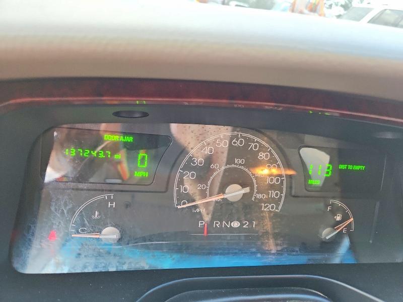 2003 Lincoln Town car Signature