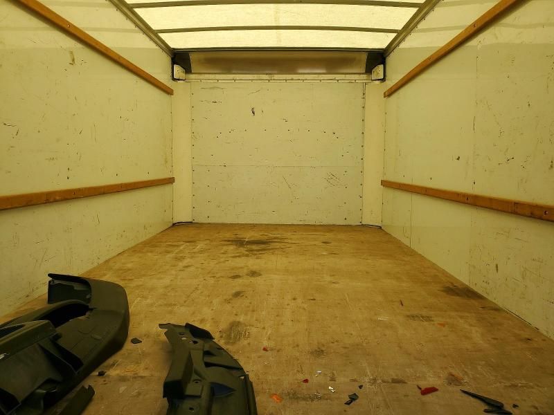 2022 GMC Savana Cut-box Truck