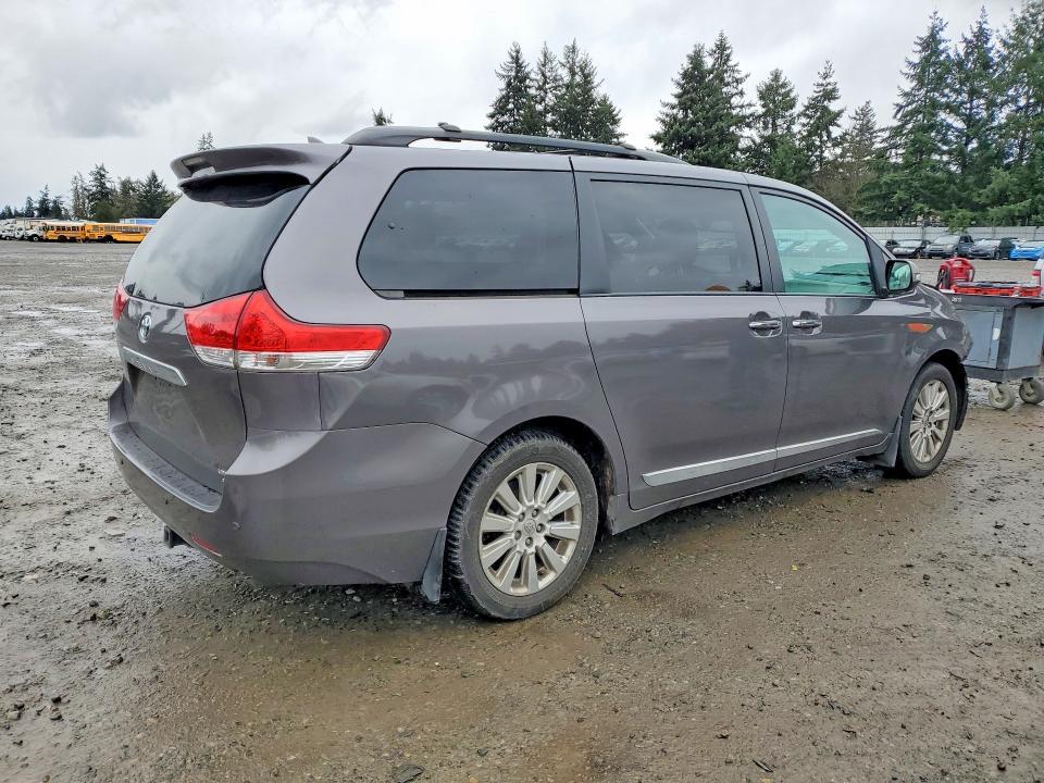 2014 Toyota Sienna Limited 7-passenger