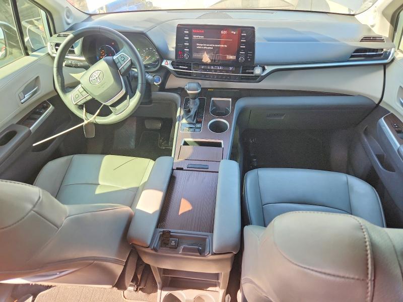 2021 Toyota Sienna xle