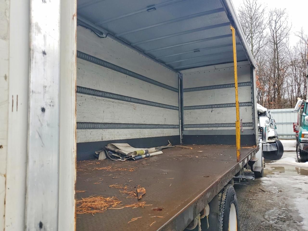 2015 Freightliner Business Class M2 BOX Truck