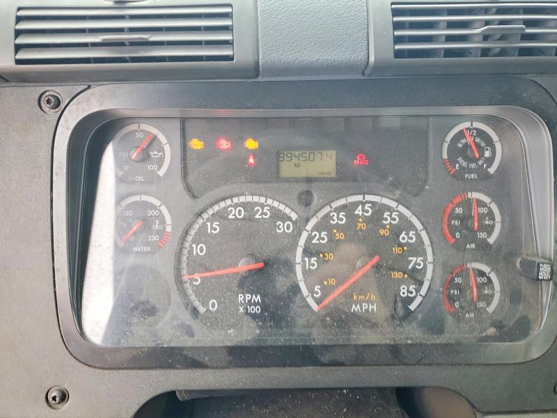 2010 Freightliner Cascadia 125